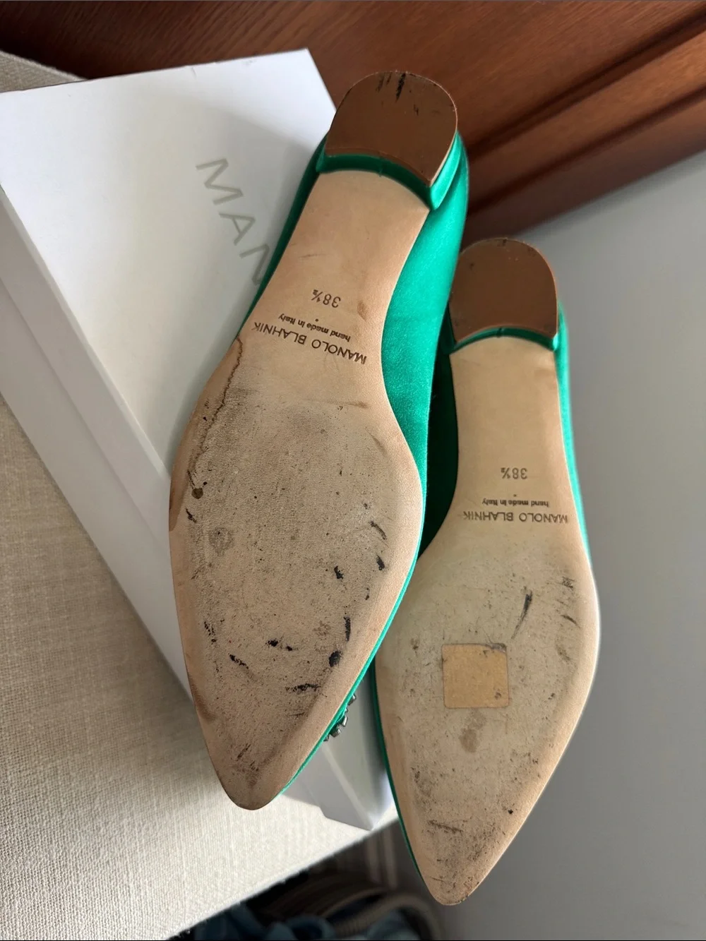 Manolo Blahnik Emerald Green Hangisi Satin Flats size 38.5. - Picture 4 of 8